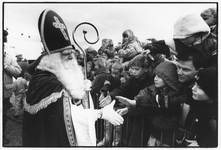 405752 Afbeelding van de aankomst van Sinterklaas te Wijk bij Duurstede.